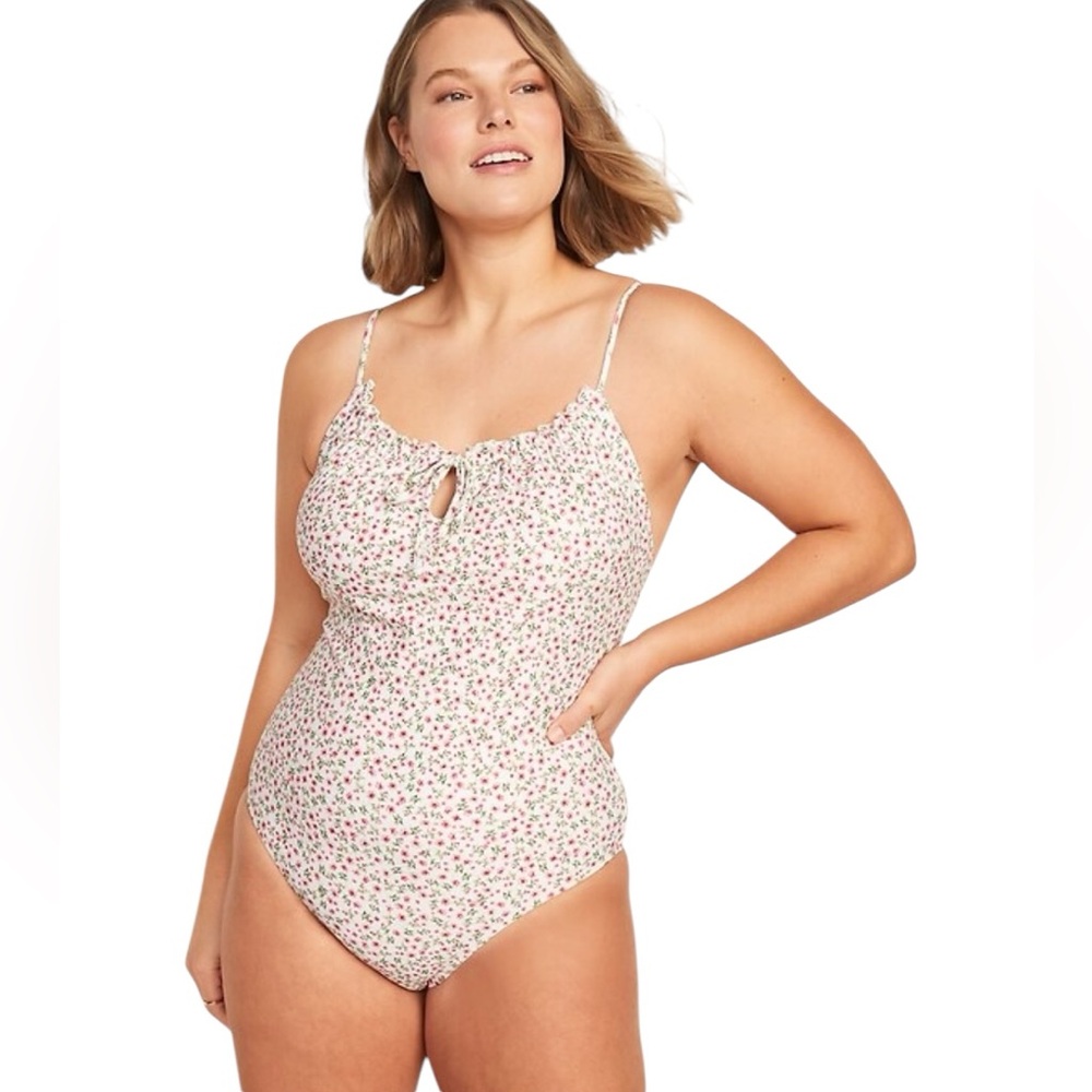 Old Navy Dainty Floral Cottagecore Swimsuit NWT Size XL 16-18 Cream Pink Green